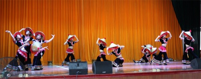 毛南族歌舞《幸福花竹帽》